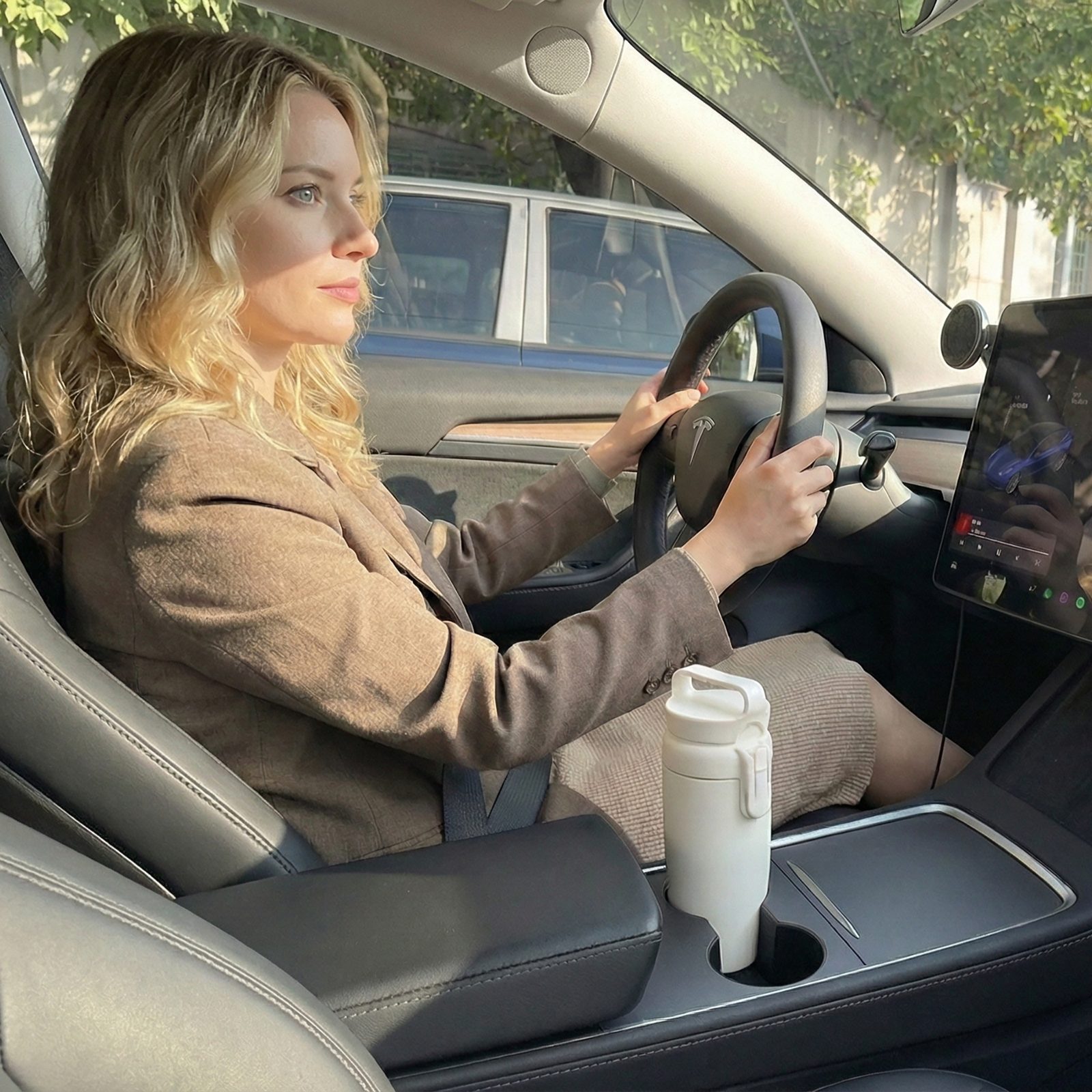 Mug2go in a car cup holder during a drive