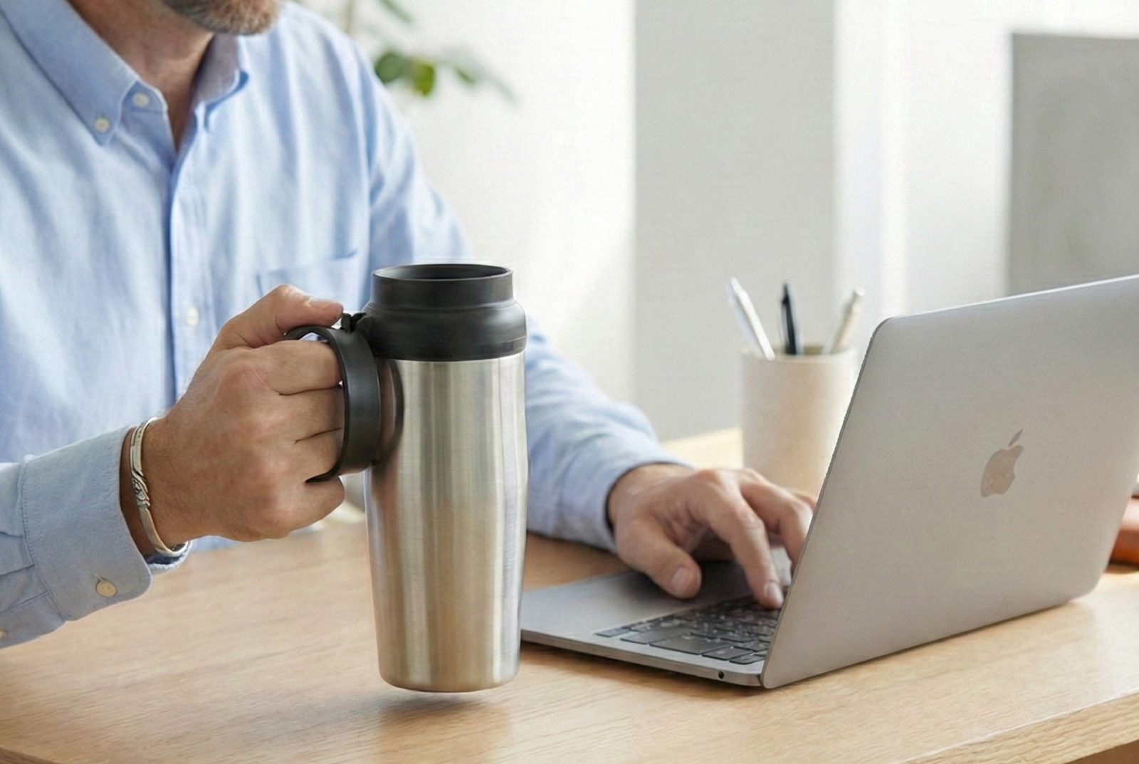Mug2go in mug mode on an office desk